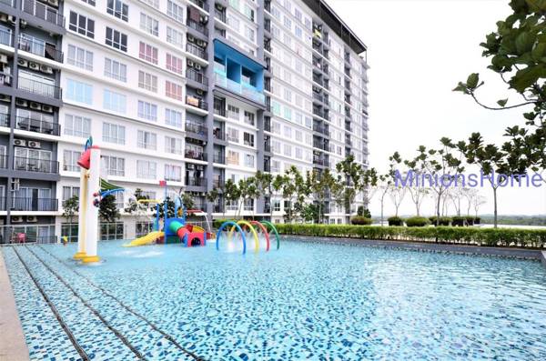 Minions Homestay Near KLIA 8-12pax WifiAtari Game