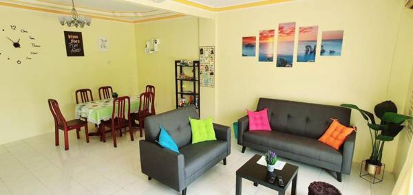 Colourful homestay - (near jeti sky mirror)