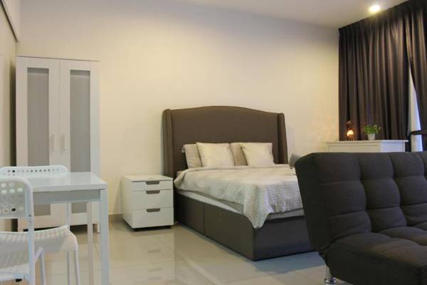 Vivian's Studio Trefoil Setia Alam