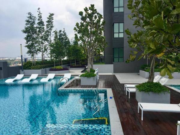 LUXURY HOMESTAY WITH POOL VIEW @ EMIRA RESIDENCE
