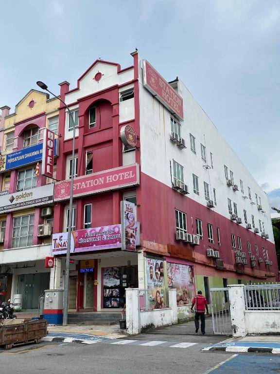 OYO 90486 Station Hotel