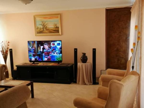 JJP SELF CATERING - Three bedroom house