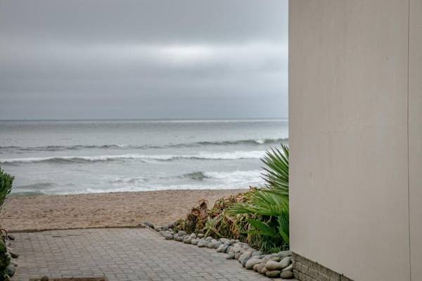 Blue Pearl - situated right on the beach