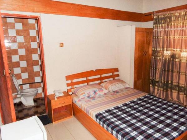 Deke Hotel and Suites