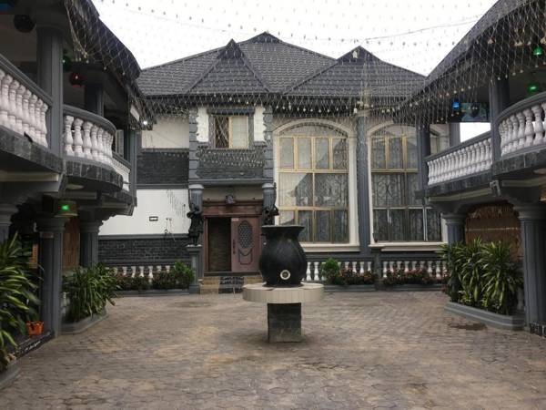 Royal Castle Hotel