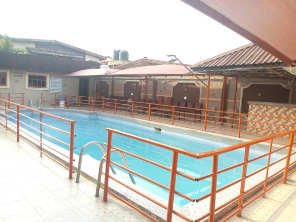 Aquatic Suites & Lounge