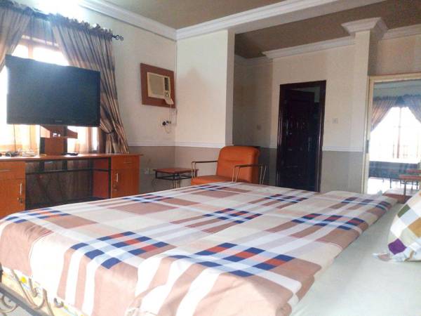 Aquatic Suites & Lounge