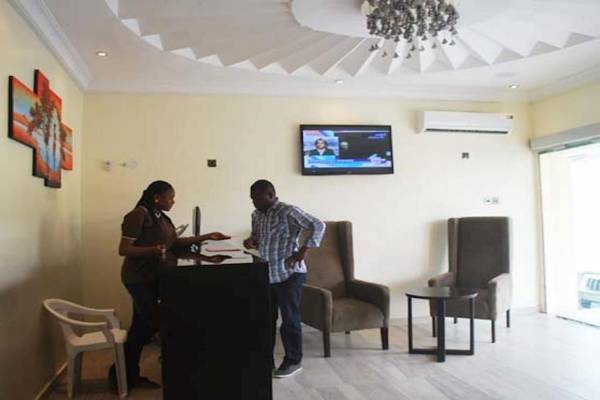 Lakeem Suites (Adebola)