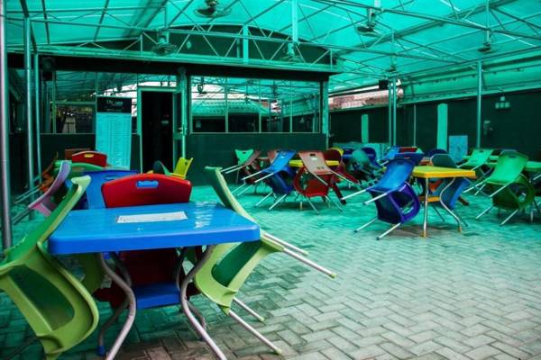 De Web Hotel & Lodge