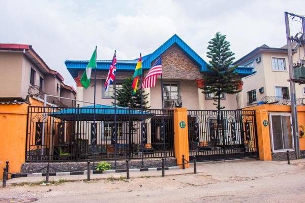 100% Hotel & Suites