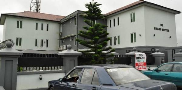 De Brass Suites
