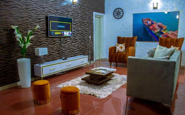 Bronx Suite by Jaynice Homes