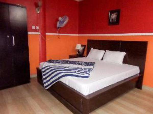 Royal Park Hotel & Suites