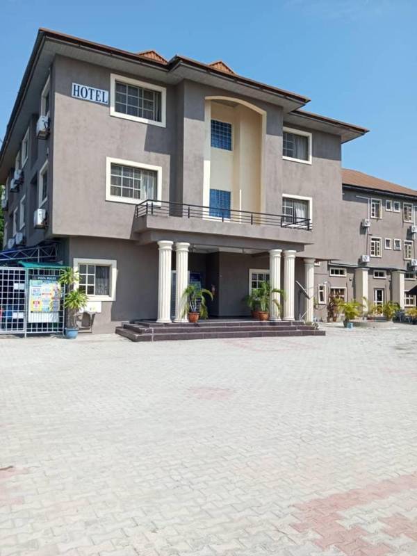 The Cheery Manor Hotel