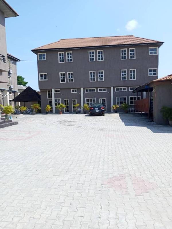 The Cheery Manor Hotel 