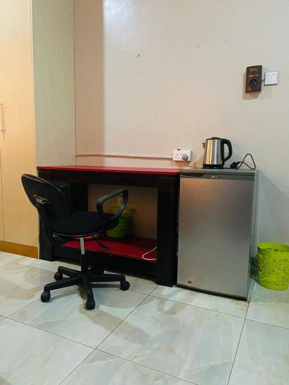 Workspace - ACE SINGLE ROOM with Wifi 24/7 Electricity Security.