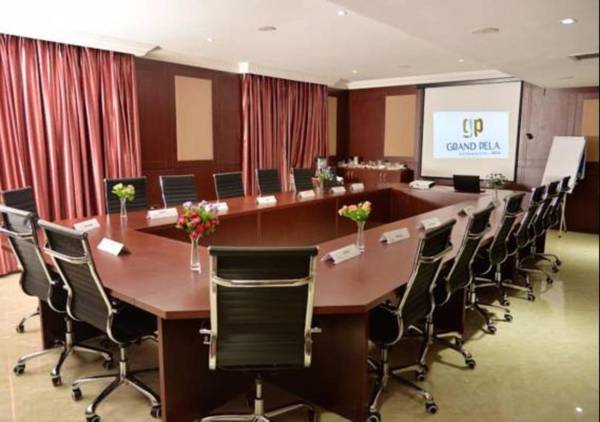 Grand Pela Hotel & Suites