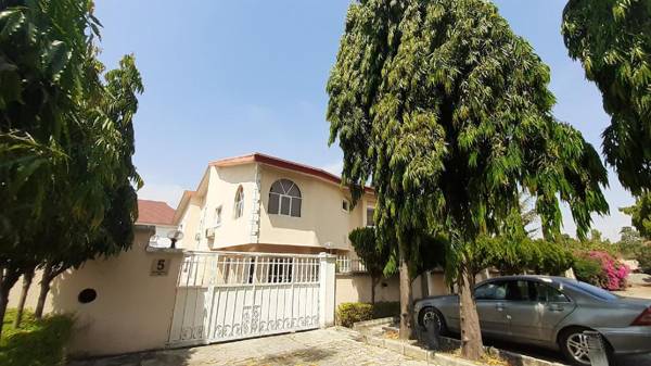 Top-Notch Suites and Apartments