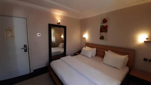 Top-Notch Suites and Apartments