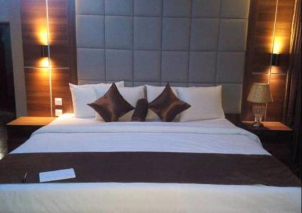 Presken Hotel (Awolowo way)