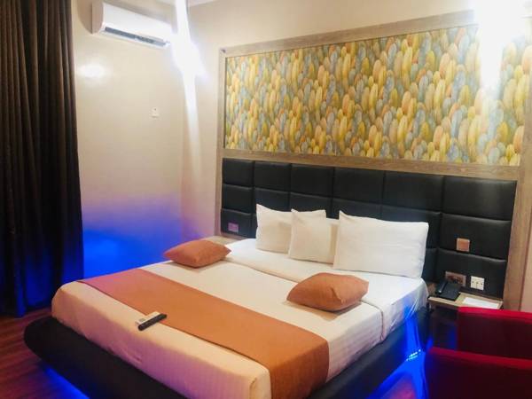Mayor's & Diplomat Suite