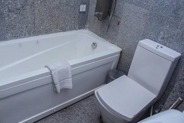 Banex Hotel And Suites