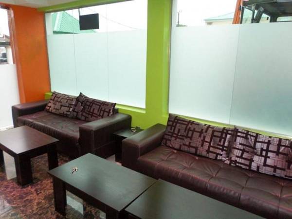 B's Hive Hotel and Suites