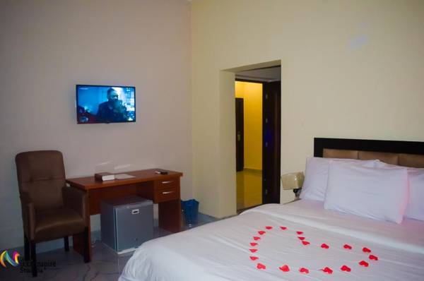 Pentagon Hotel and Suites