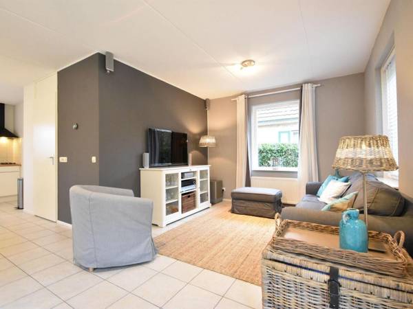 Quaint Holiday Home in Zonnemaire with Roofed Terrace