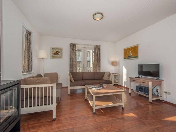 Villa with whirlpool and fireplace near the Grevelingen Lake