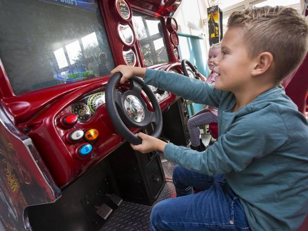 Restyled bungalow with dishwasher 500 m. from the beach