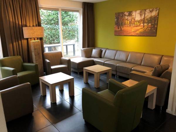 Luxurious villa with ten bathrooms in green surroundings