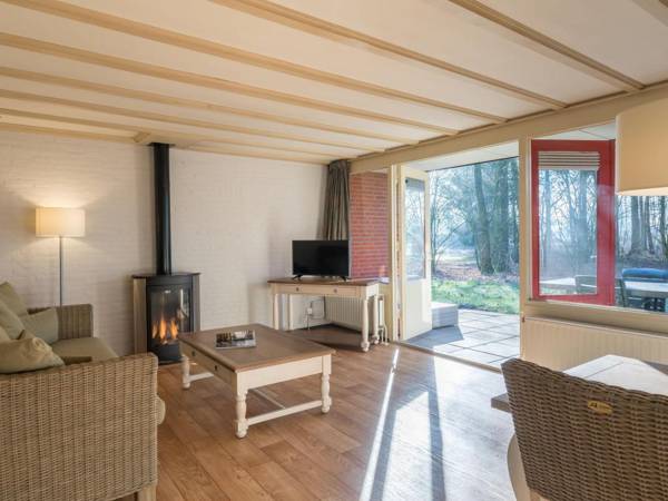 Cosy bungalow within De Maasduinen area