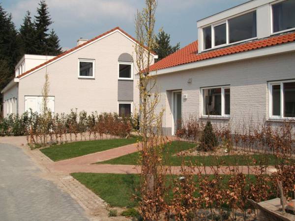 Restyled villa with 5 bathrooms located in a green area