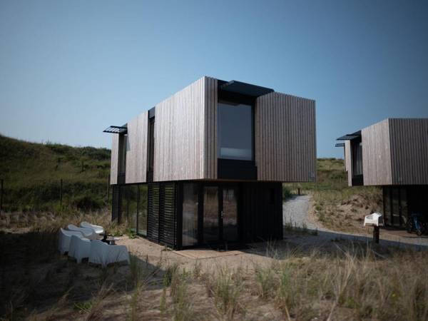 Spacious lodge near Zandvoort 100 m. from the sea