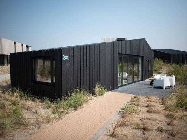 Modified modern lodge at just 100 m. from the beach