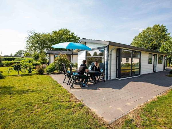 Modern chalet with combi-microwave in a water-rich area