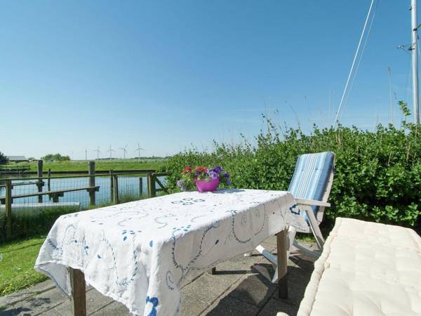 Delightful Holiday Home in Warns with Jetty