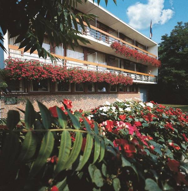 Marx Motel