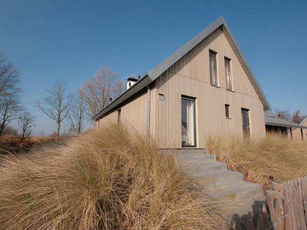 Modern design lodge with combi microwave in national park