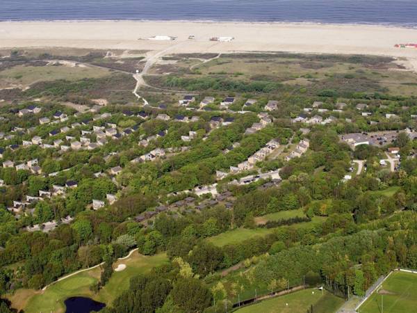 Comfortable chalet with dishwasher near the beach