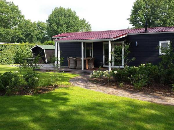 Cozy chalet with garden house at Amerongse Berg