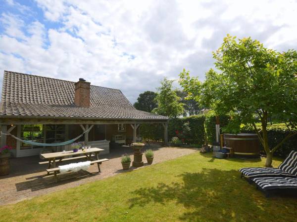 Beautiful Holiday Home In Lage Mierde near Forest