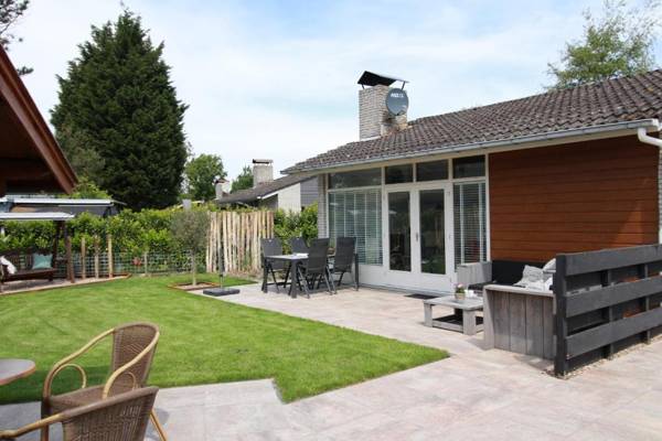 Bungalow Toekomst 24 Ouddorp garden fireplace near the beach and dunes - not for companies