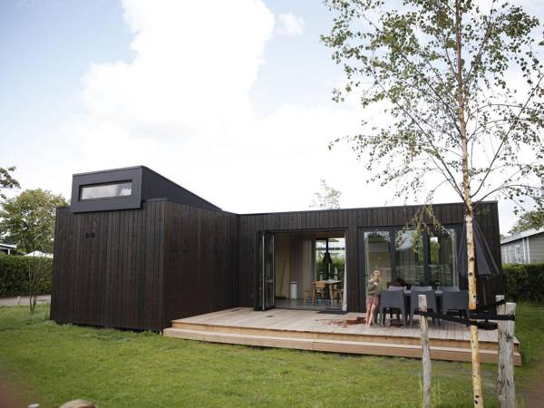 Nicely furnished Holiday Home in Ouddorp with Terrace