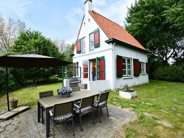 Quintessential detached Ouddorp home with enormous garden near the beach