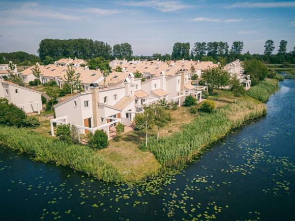 Semi-detached holiday home only 4.5 km. from the sea