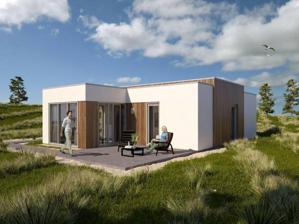 Modern bungalow with three bathrooms 500 m. from the beach