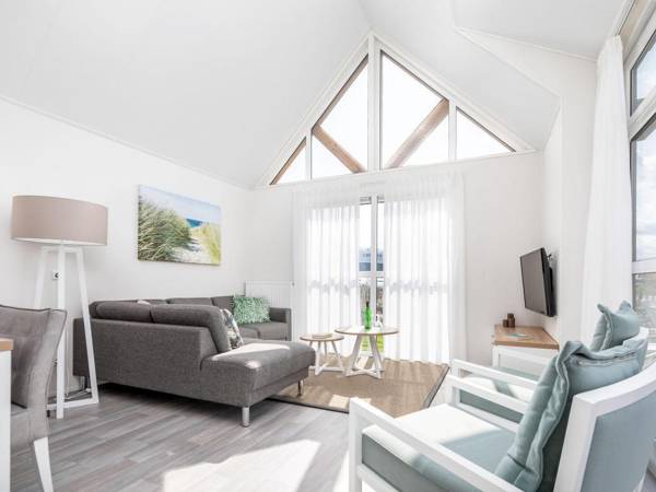 Modern lodge with washing machine beach at walking distance