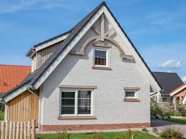 Luxurious villa with dishwasher only 500 m. from the sea